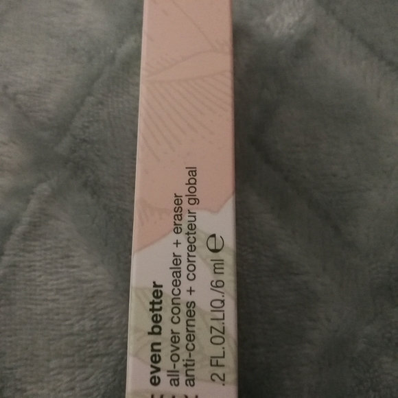 CLINIQUE Even Better all-over Concealer + Eraser - Picture 4 of 8